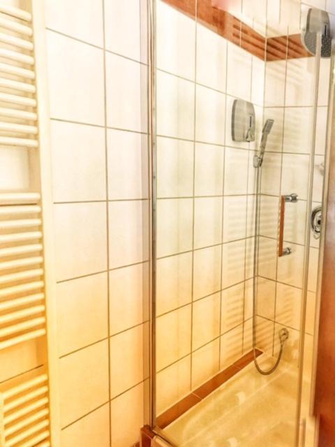 Ferienwohnung Schoenwaelder Mit Kleiner Terrasse Und Wall Box Buxtehude Kültér fotó