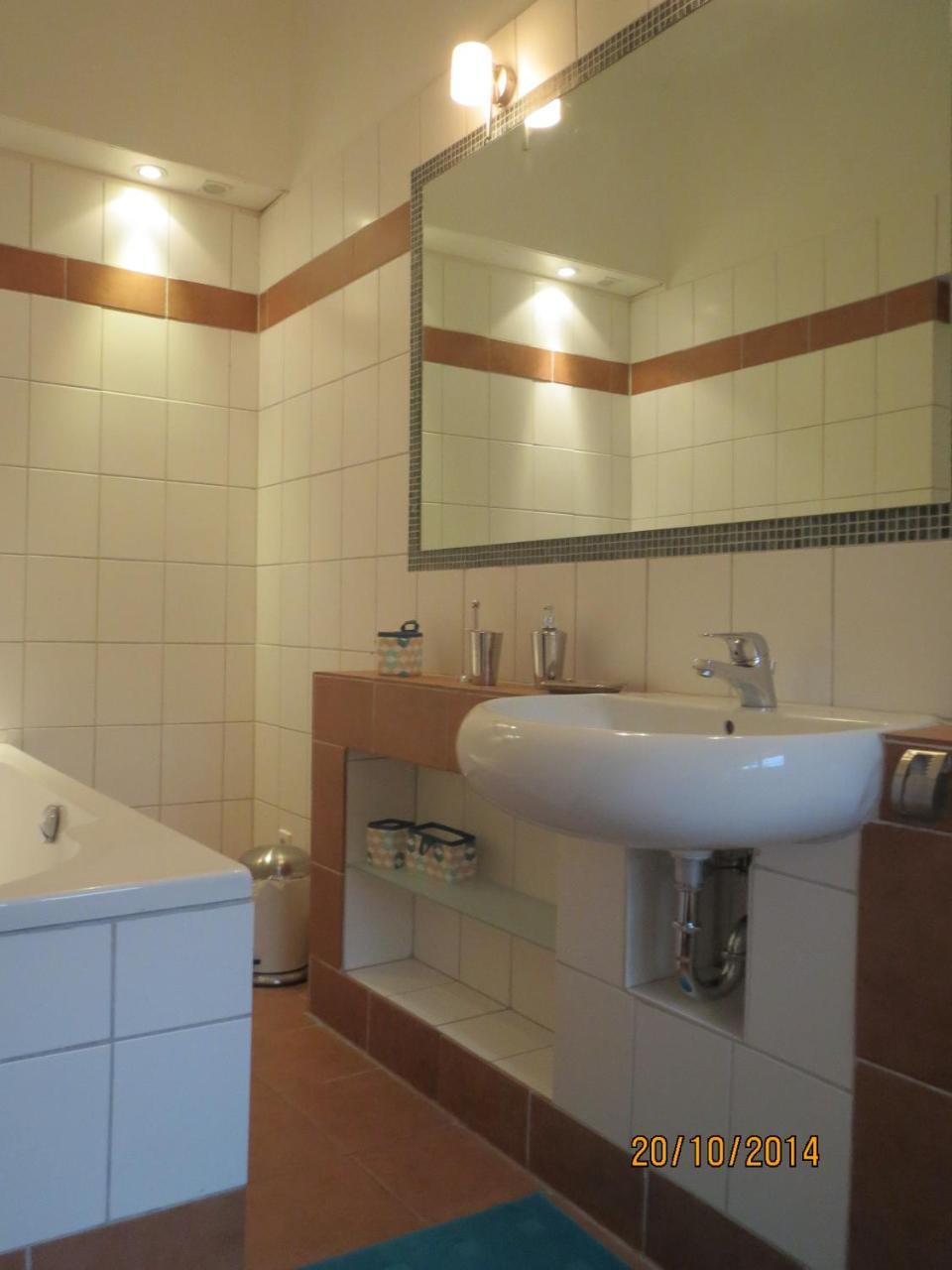 Ferienwohnung Schoenwaelder Mit Kleiner Terrasse Und Wall Box Buxtehude Kültér fotó
